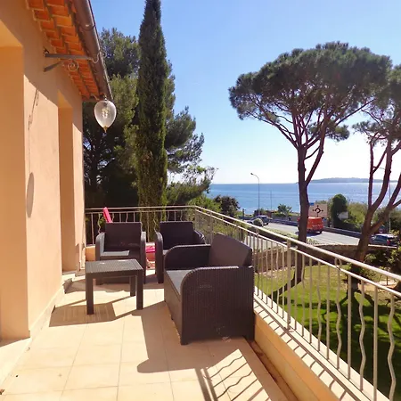 Sur Mer, Chez Angelina *