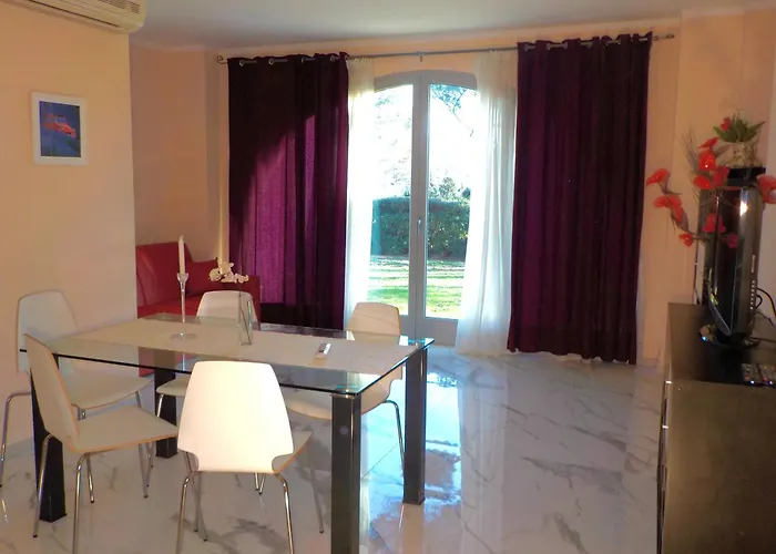 Sur Mer, Chez Angelina *